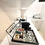 Sea And Breeze 1br Apartment Larnaca