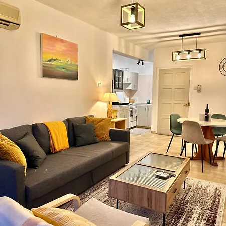 Sea And Breeze 1br * ラルナカ