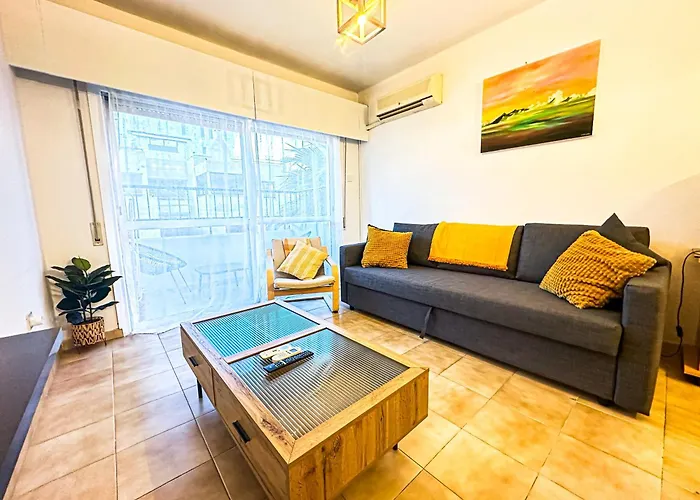 Sea And Breeze 1br ラルナカ